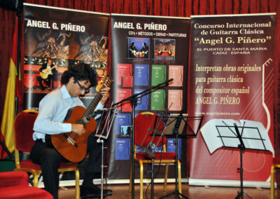 Miguel Revuelta (España) interpretanto una pieza del concurso.