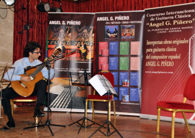 Miguel Revuelta (España) interpretanto una pieza del concurso.