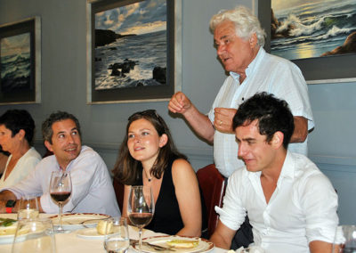 Momentos de la comida ofrecida por el restaurante El Faro